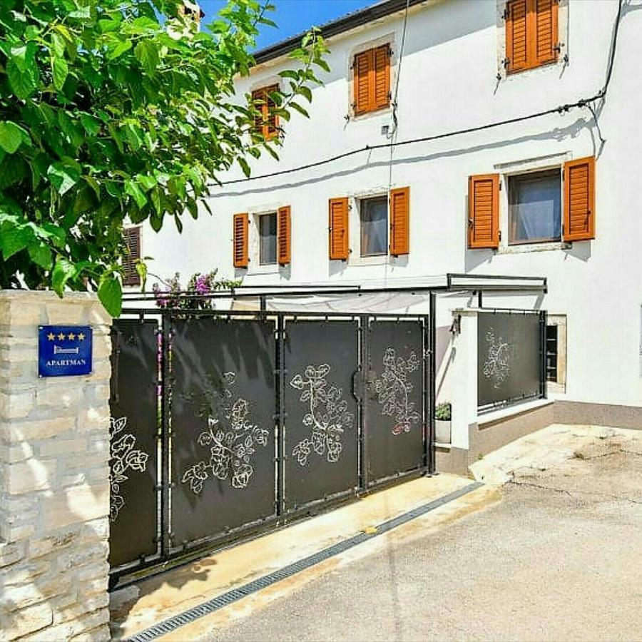 Apartment Claire Karsete ภายนอก รูปภาพ
